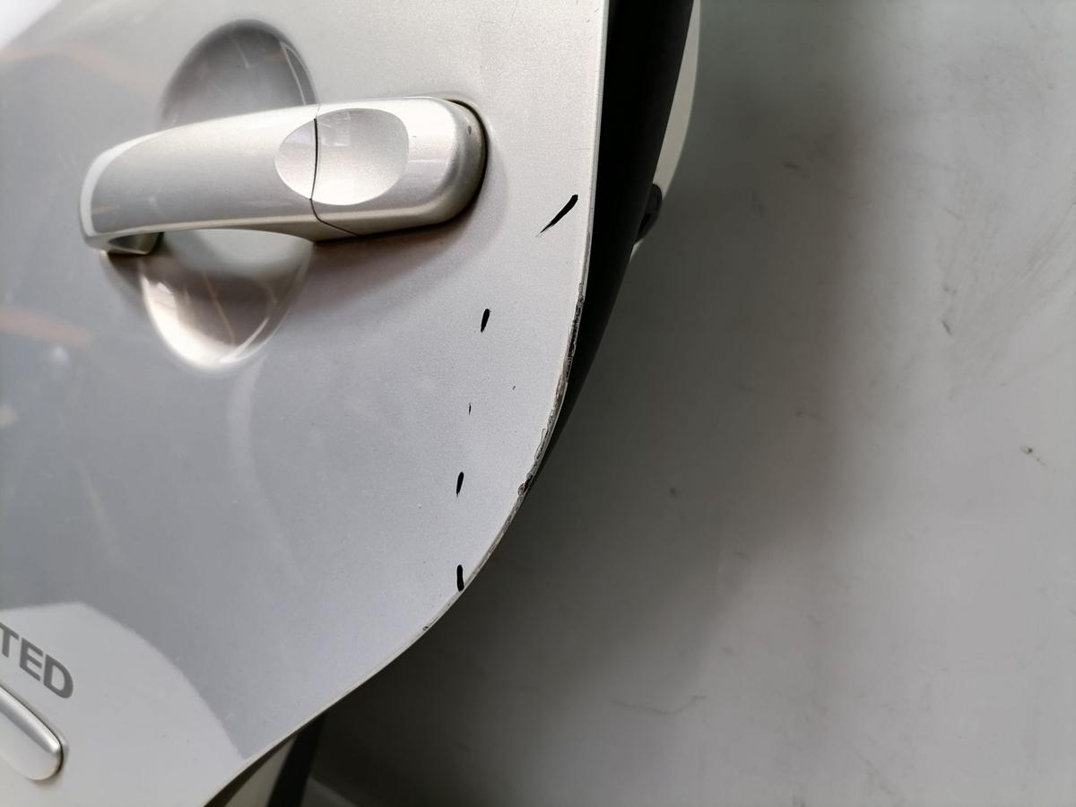 VW Touran original T&uuml;r hinten links LR7L Silver Leaf Rohbau Bj.2009